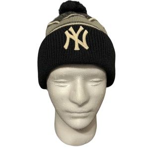NY Yankees 47 Brand Navy Blue & Gray Beanie with Pom Pom